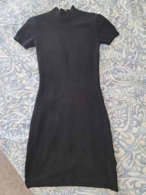 Classic Black Short-Sleeve Knit Dress Size M